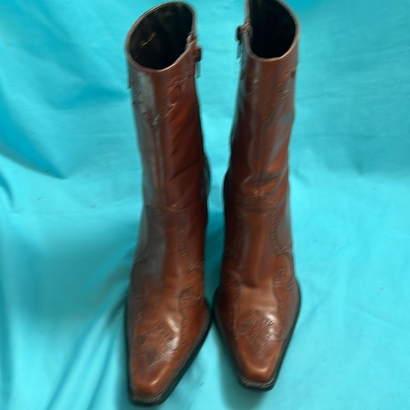 2pr Antonio Melani  pleather,size 8.5 boots. One pr is black , other is caramel - Picture 7 of 16